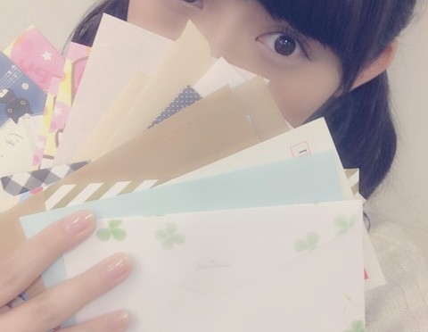 Google+ – 待ち時間中にお手紙読んでます✉️💓